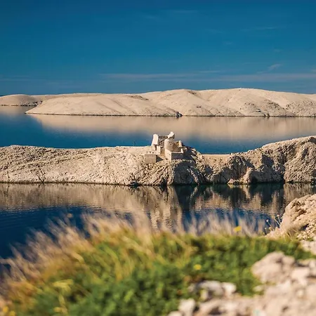 1 Bedroom Lovely In 아파트