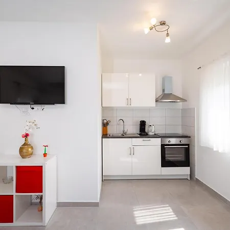 Apartment 1 Bedroom Lovely In *