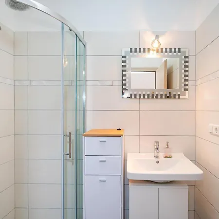 1 Bedroom Lovely In Apartment Rtina