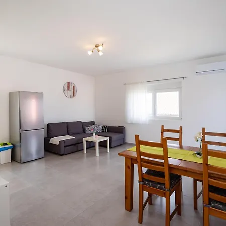 1 Bedroom Lovely In *