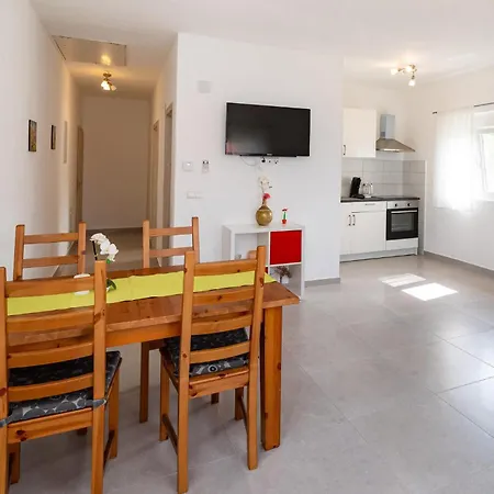 Apartment 1 Bedroom Lovely In