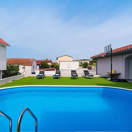 1 Bedroom Lovely In * Rtina
