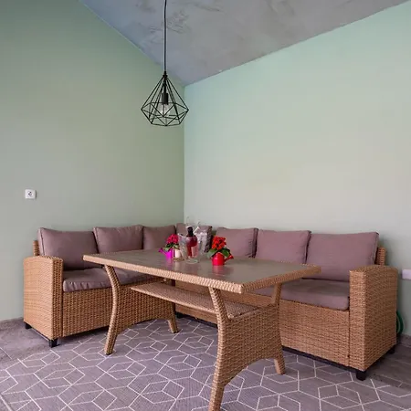 1 Bedroom Lovely In Apartment