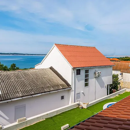 1 Bedroom Lovely In Rtina