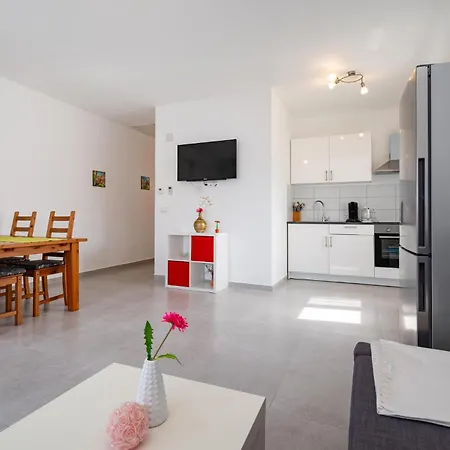 1 Bedroom Lovely In