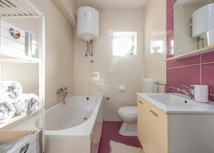 1 Bedroom Lovely In *