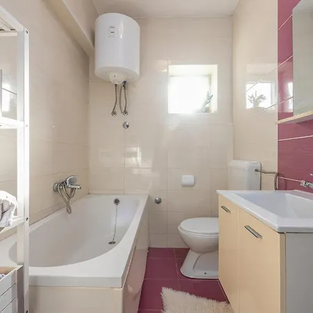 1 Bedroom Lovely In *